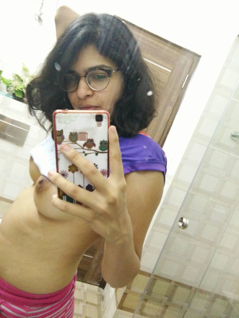 Sri Lanka Girl Boob Selfie